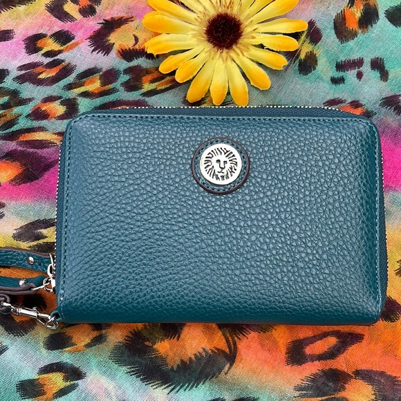 Anne Klein Handbags - 🌺 ANNE KLEIN; Beautiful, Like New Turquoise/Teal Large Zip Around Wristlet 4 U!